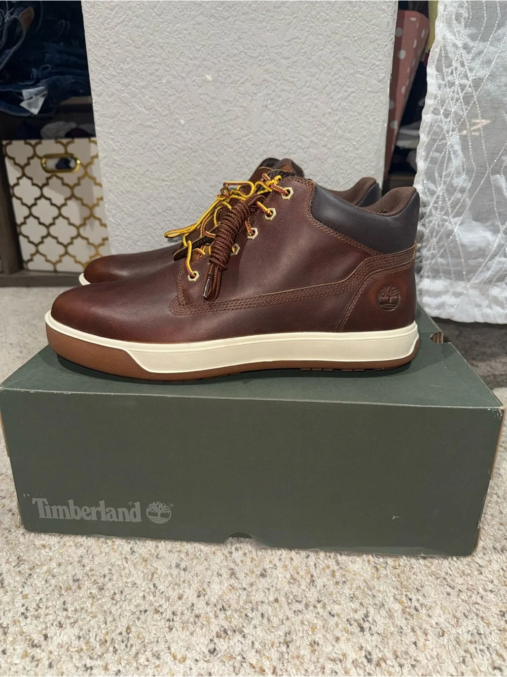 Timberland Brown Leather Men’s Chukka Boots with Yellow Laces